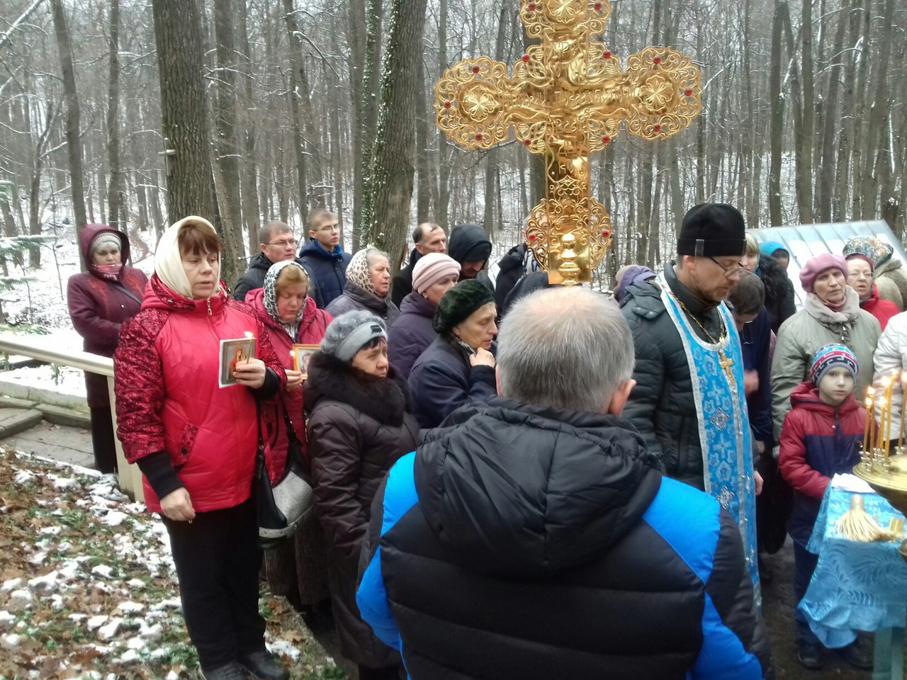 Крестный ход на источник Пресвятой Богородицы в Престольный праздник Казанского храма
